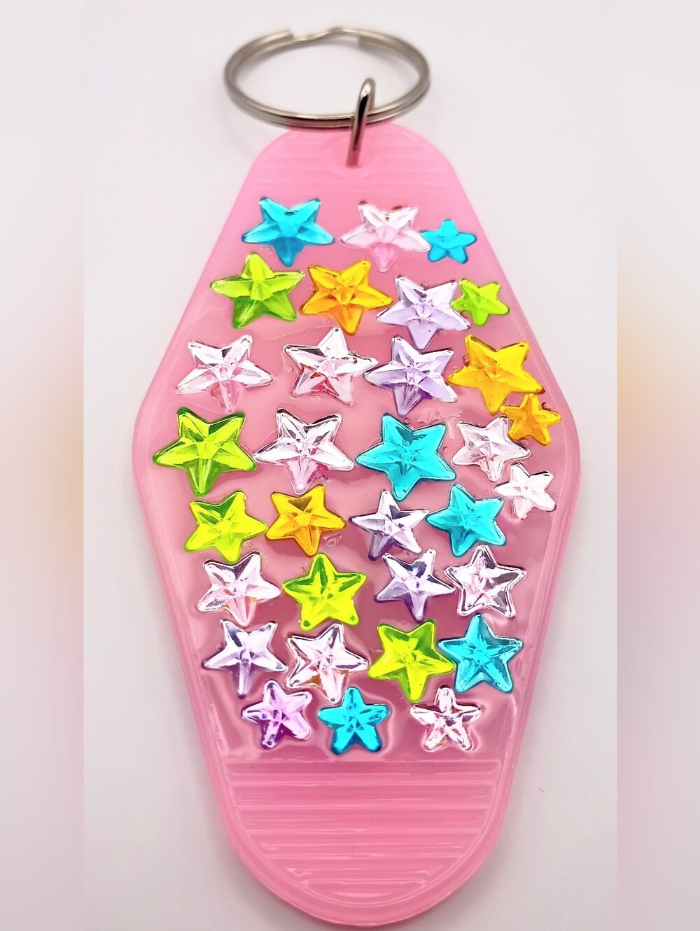 Motel Keychain Custom Retro Styled Pink Multicolored Stars Gemstone Keychain - Picture 2 of 2